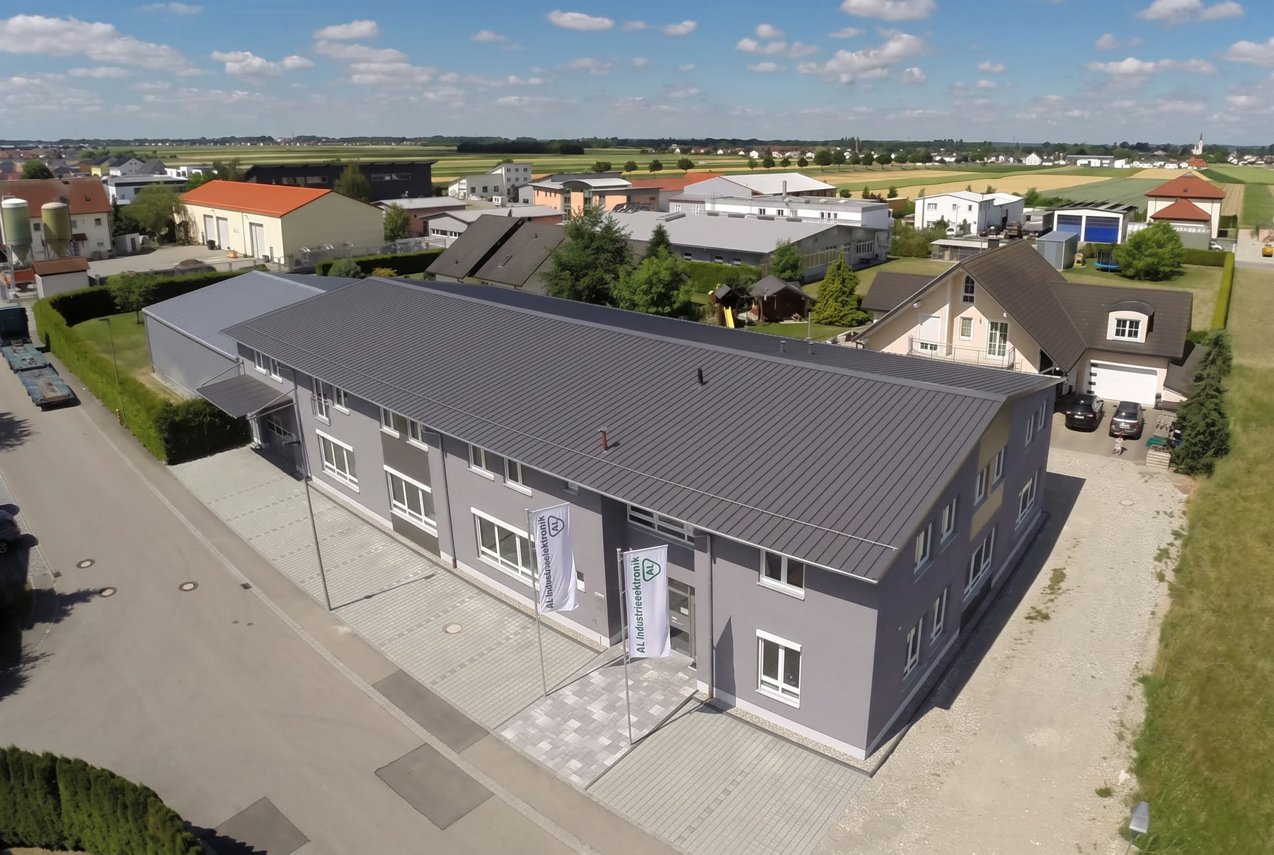 Firmengebäude von AL Industrieelektronik in Graben bei Augsburg aus der Luft